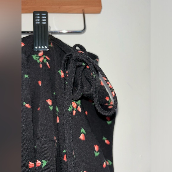 Red Rosebud skirt in black - Picture 4 of 6